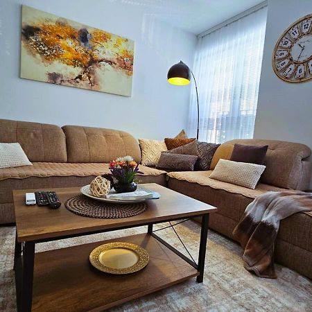 Superb 1 Bedroom In The Best Zone Of The City. Ferizaj Exteriör bild